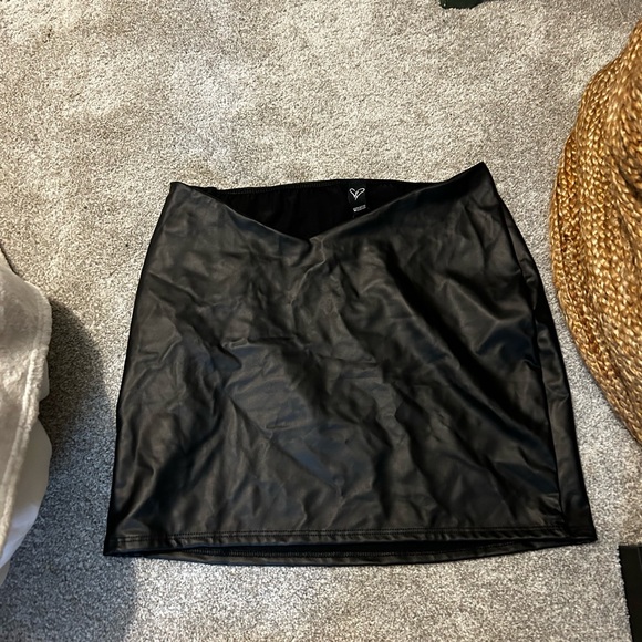 Target faux leather skirt - Picture 2 of 2